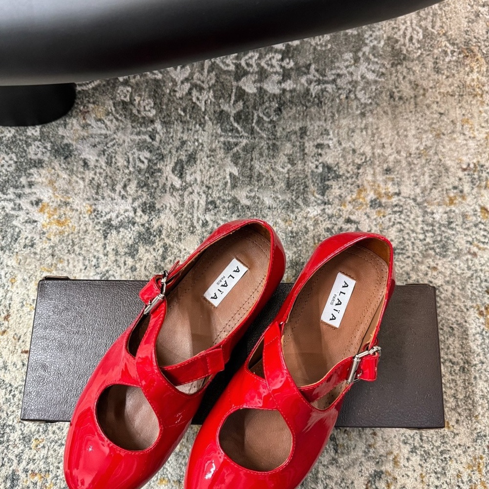 ALAÏA Red Patent Mary Jane Flats - Picture 3 of 9
